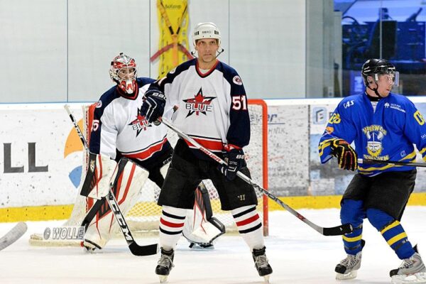 POJ BEER LEAGUE HOCKEY